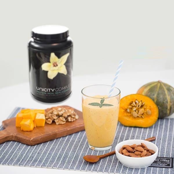 Gedeckter Tisch mit Complete Vanille